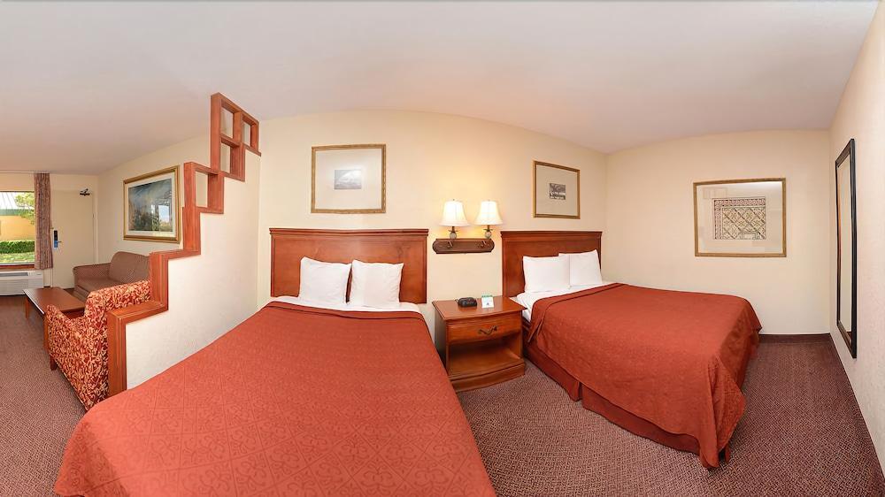 Rodeway Inn & Suites South Of Fiesta Park Сан Антонио Екстериор снимка