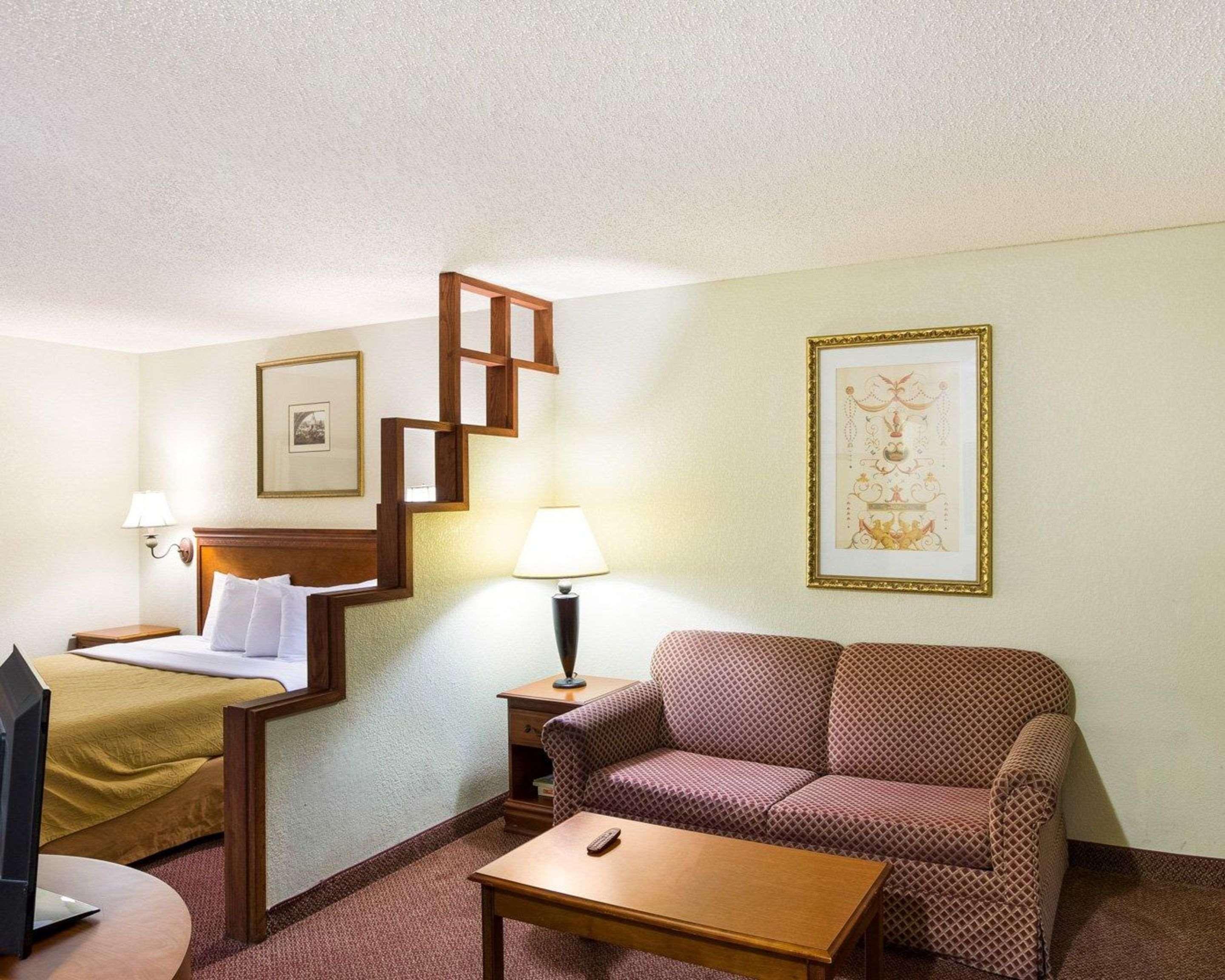 Rodeway Inn & Suites South Of Fiesta Park Сан Антонио Екстериор снимка