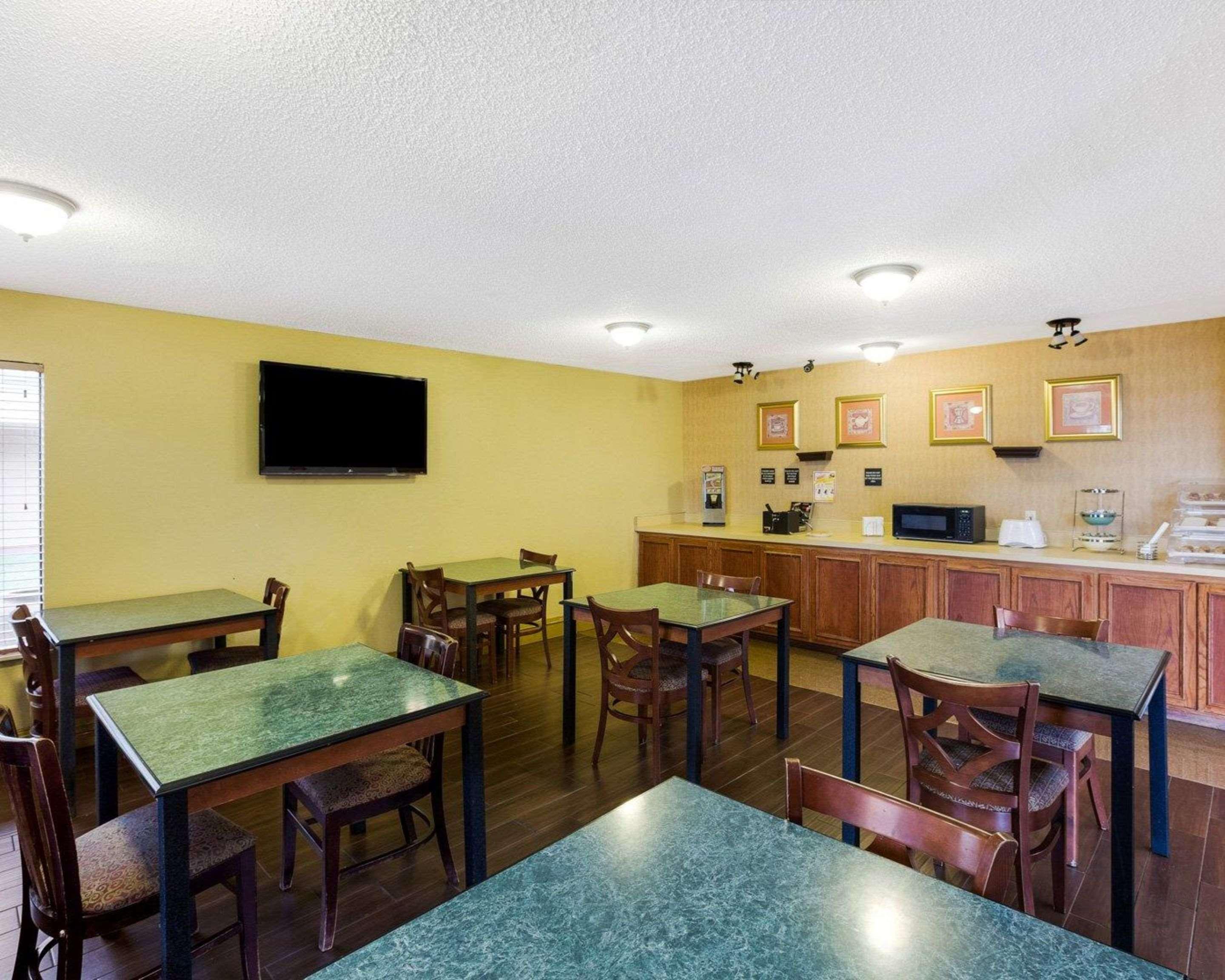 Rodeway Inn & Suites South Of Fiesta Park Сан Антонио Екстериор снимка