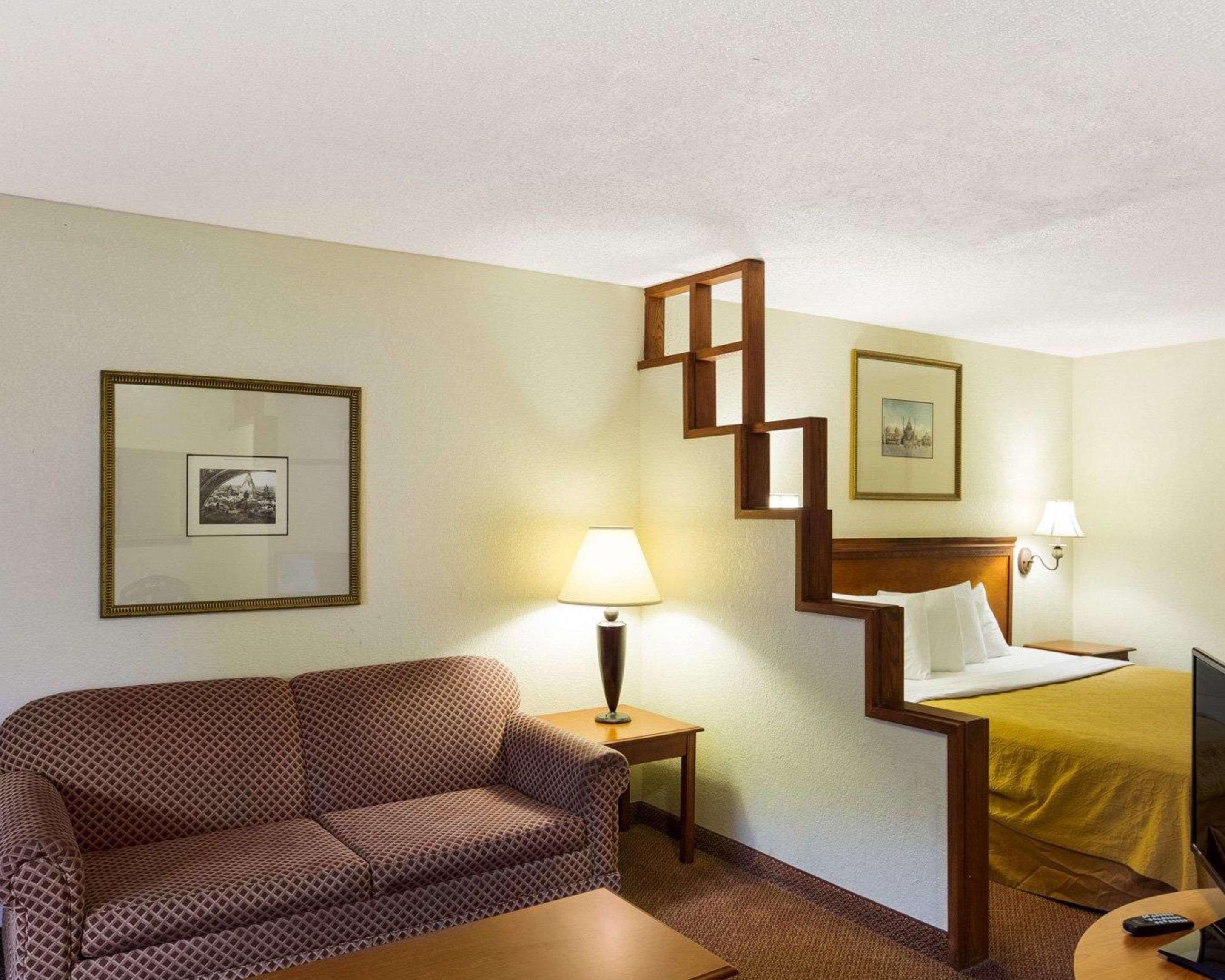 Rodeway Inn & Suites South Of Fiesta Park Сан Антонио Екстериор снимка