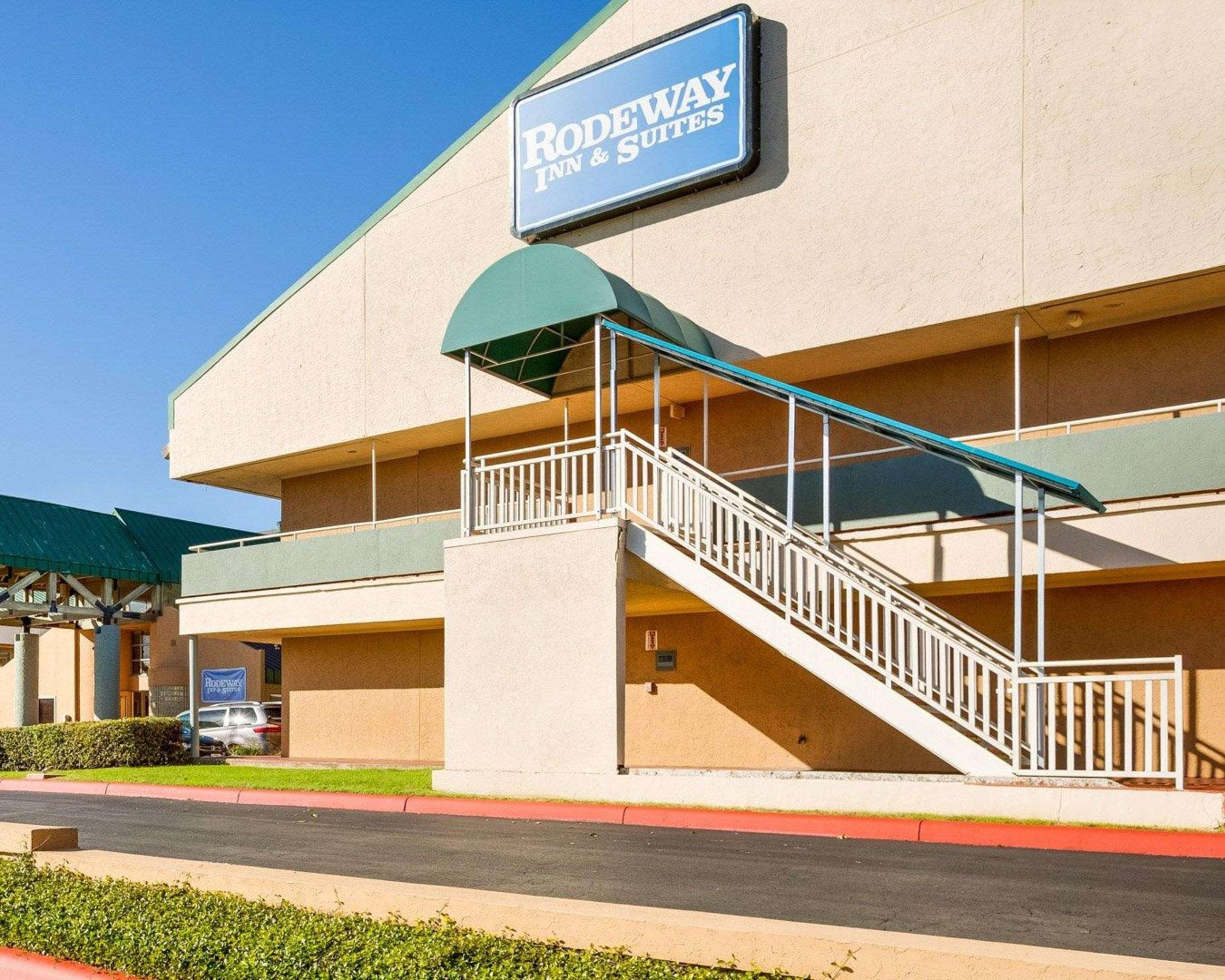Rodeway Inn & Suites South Of Fiesta Park Сан Антонио Екстериор снимка