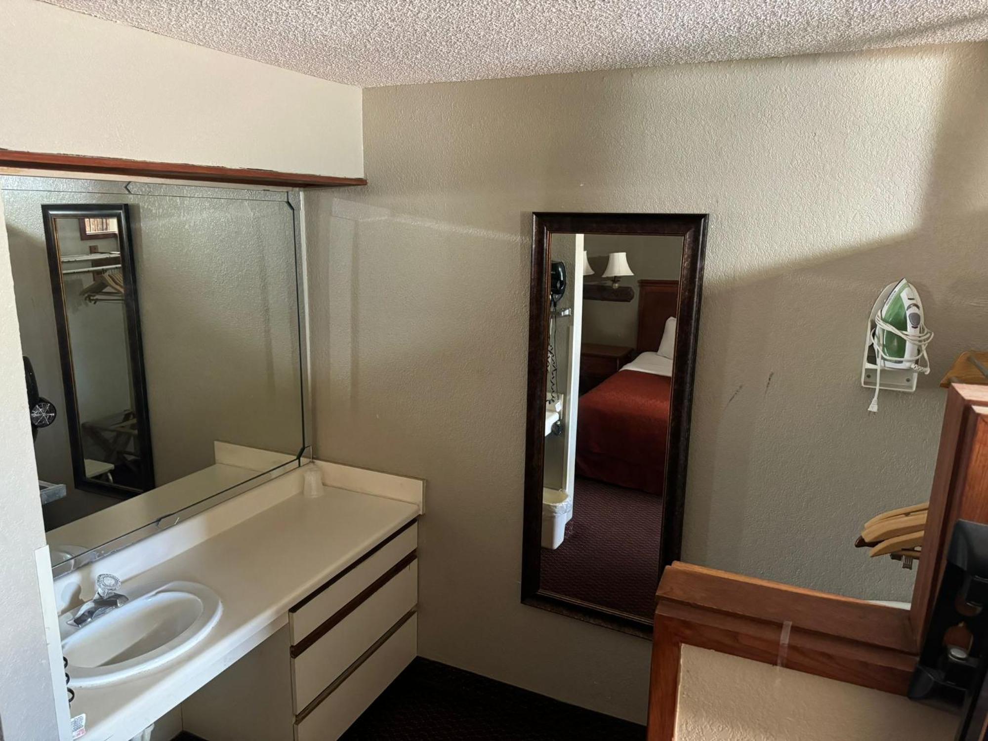 Rodeway Inn & Suites South Of Fiesta Park Сан Антонио Екстериор снимка