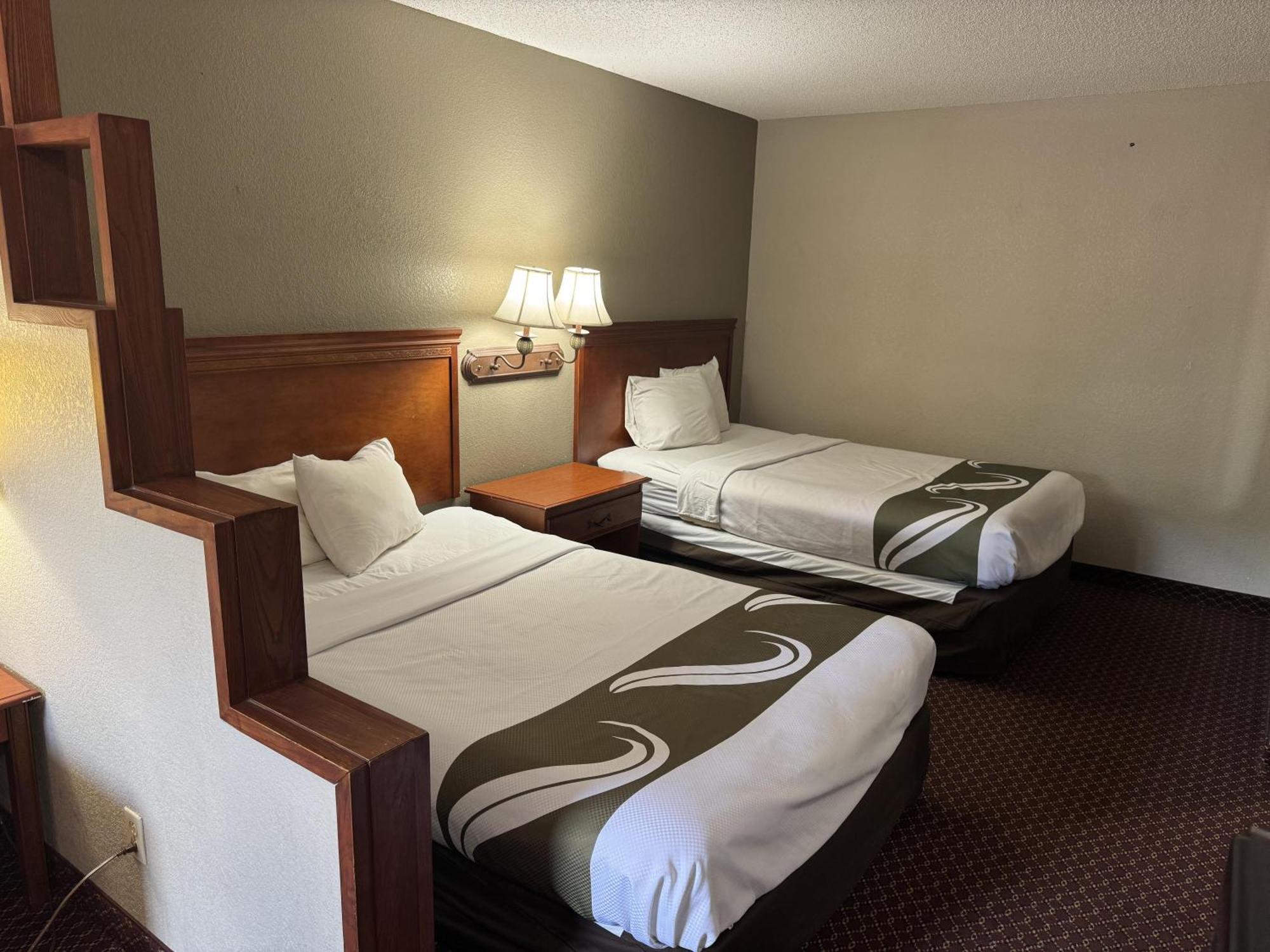 Rodeway Inn & Suites South Of Fiesta Park Сан Антонио Екстериор снимка